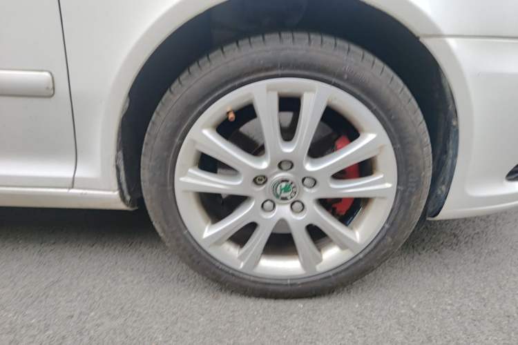Used Skoda Octavia 2010 2.0 TSI RS Right Front Wheel Hub