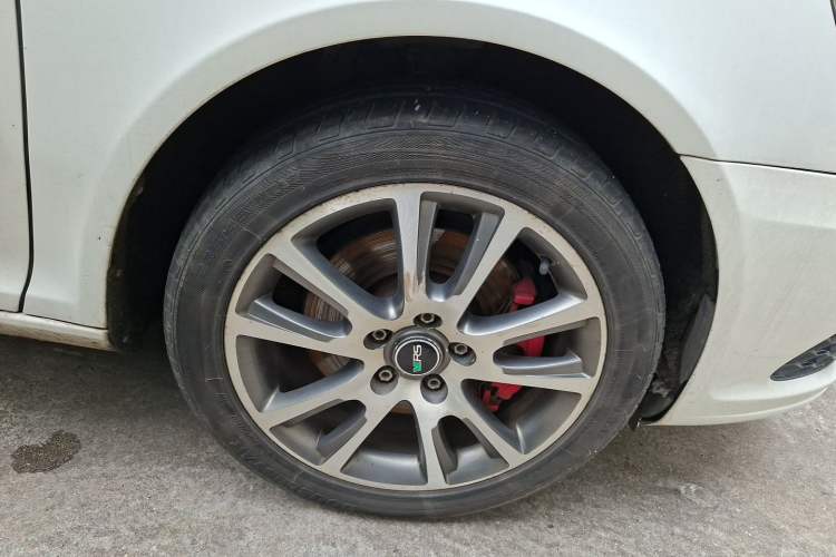Used Skoda Octavia 2010 2.0 TSI RS Right Front Wheel Hub