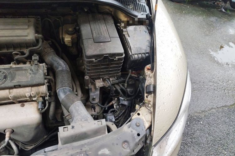 Used Skoda Octavia 2010 1.6L Automatic Yijun Edition Engine Bay Left