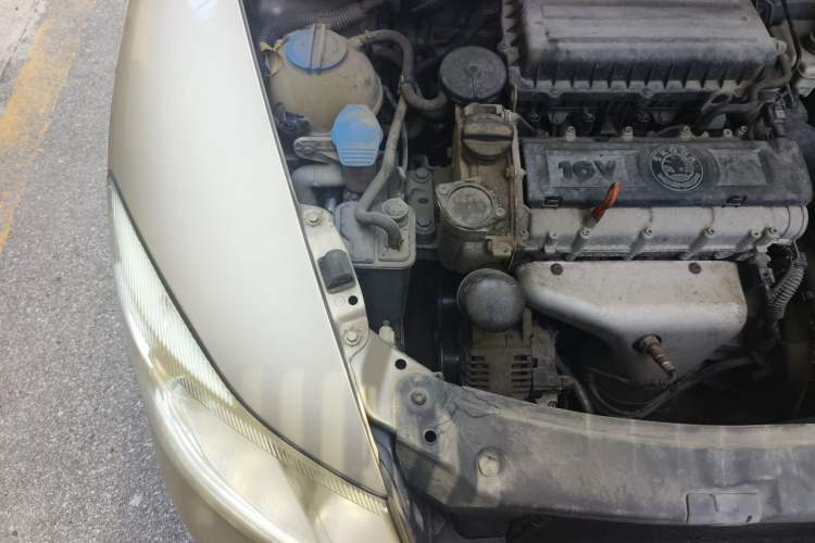 Used Skoda Octavia 2010 1.6L Automatic Eado Edition Engine Bay Right