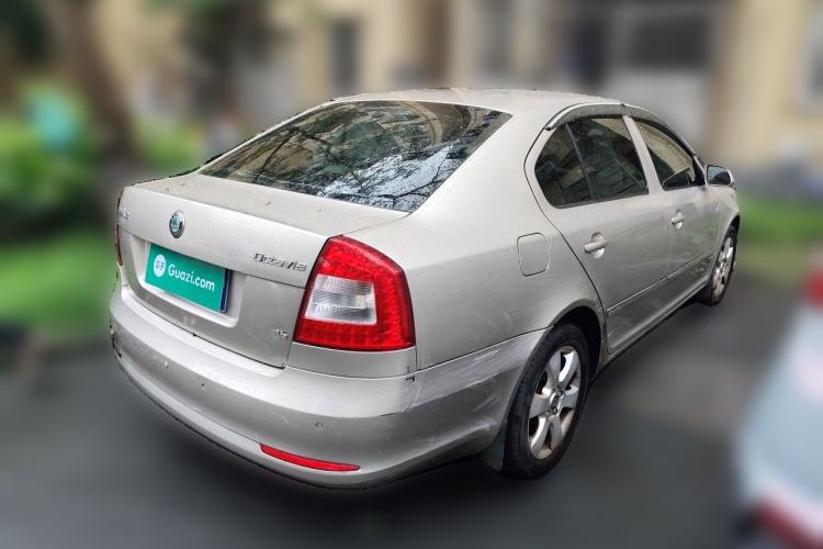 Used Skoda Octavia 2010 1.6L Automatic Yijun Edition Rear Right 45 Deg
