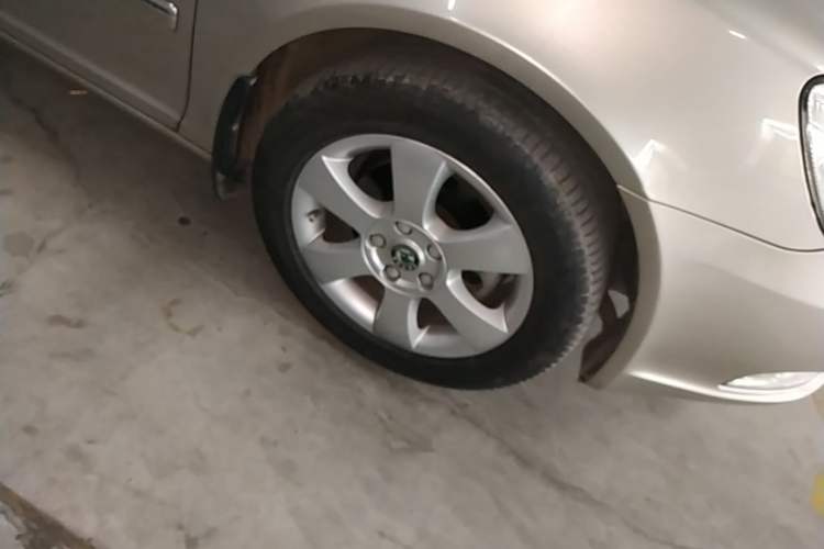Used Skoda Octavia 2010 1.4TSI DSG Yijun Edition Right Front Wheel Hub