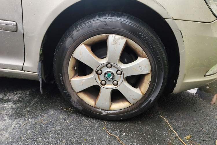 Used Skoda Octavia 2010 1.6L Automatic Yijun Edition Right Front Wheel Hub