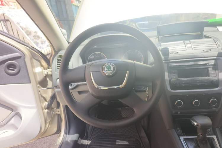 Used Skoda Octavia 2010 1.6L Automatic Eado Edition Steering Wheel
