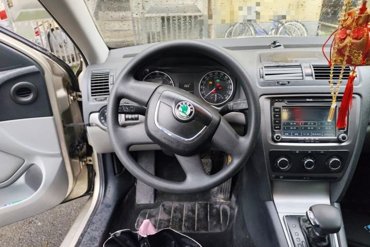 Used Skoda Octavia 2010 1.6L Automatic Yijun Edition Steering Wheel