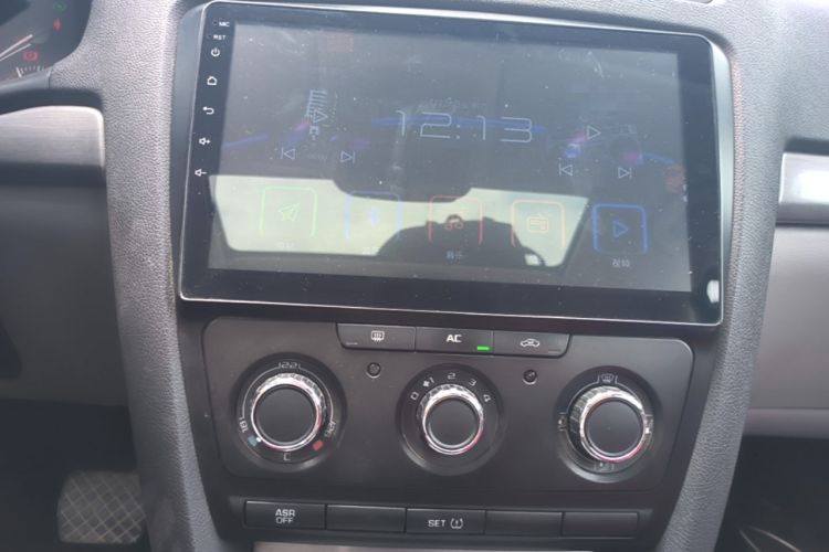 Used Skoda Octavia 2012 1.6L Automatic Yijun Edition Audio And AC Panel