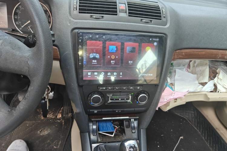 Used Skoda Octavia 2012 1.6L Manual Yijun Edition Audio And AC Panel