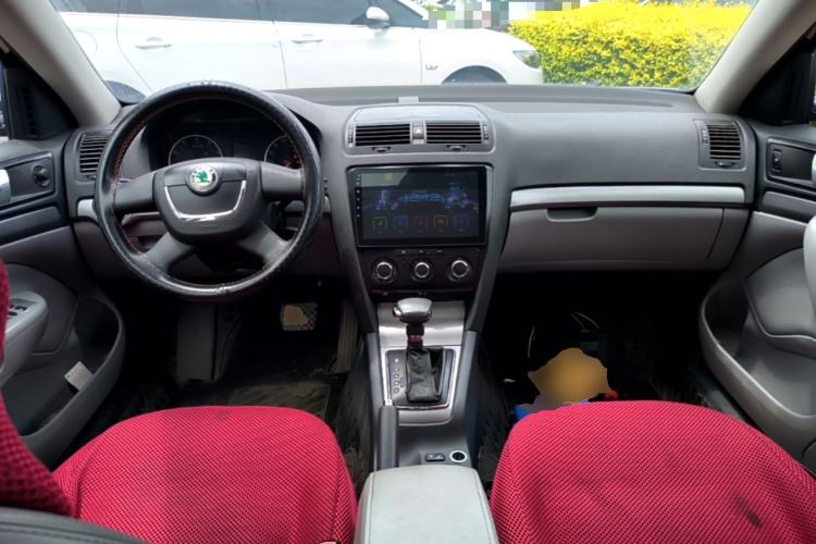 Used Skoda Octavia 2012 1.6L Automatic Yijun Edition Center Console