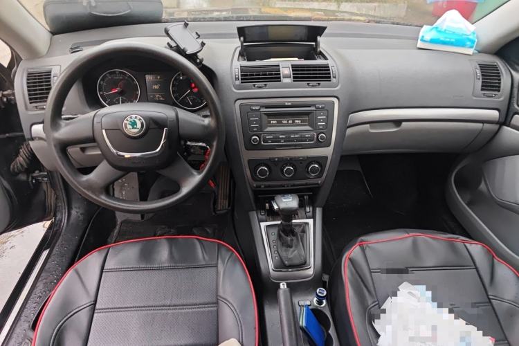 Used Skoda Octavia 2012 1.6L Automatic Yijie Edition Center Console