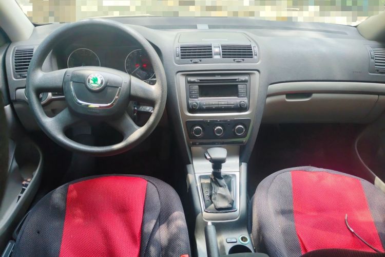 Used Skoda Octavia 2012 1.6L Automatic Yijie Edition Center Console