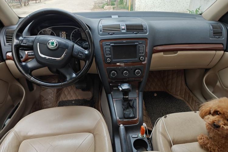 Used Skoda Octavia 2012 1.4TSI DSG Elegance Edition Center Console