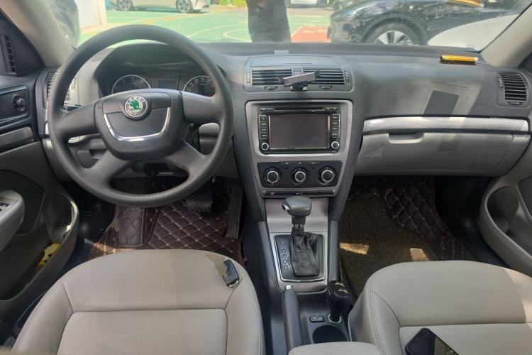 Used Skoda Octavia 2012 2.0L Automatic Yijie Version Center Console