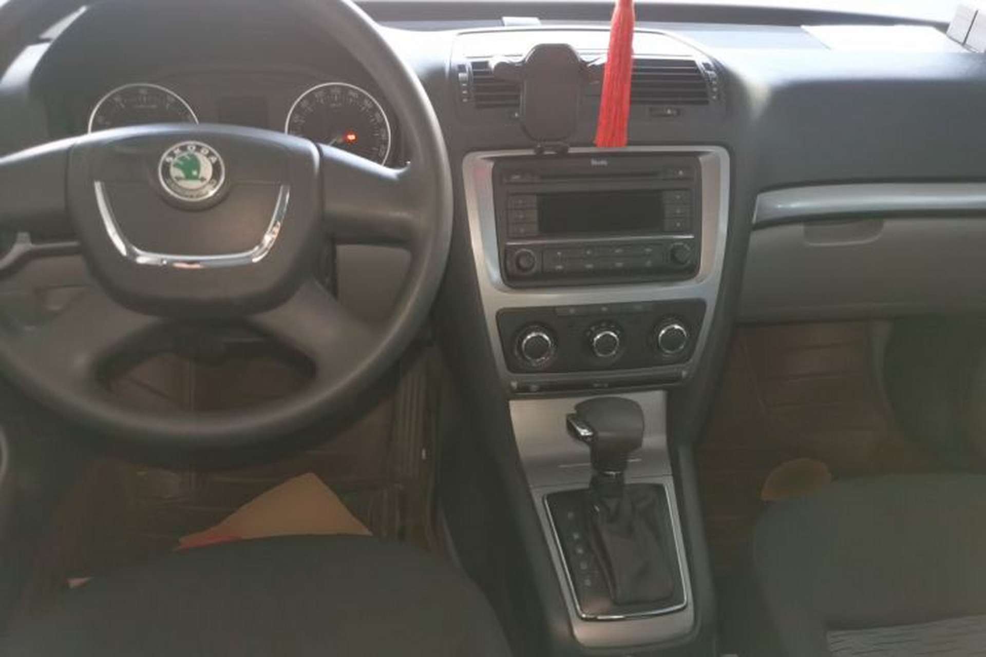 Used Skoda Octavia 2012 1.6L Automatic Yijie Edition Center Console