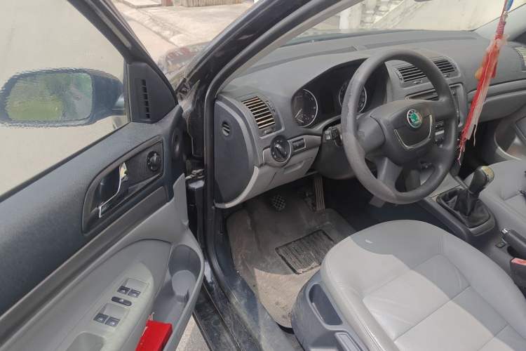 Used Skoda Octavia 2012 1.6L Manual Yijun Edition Driver Seat