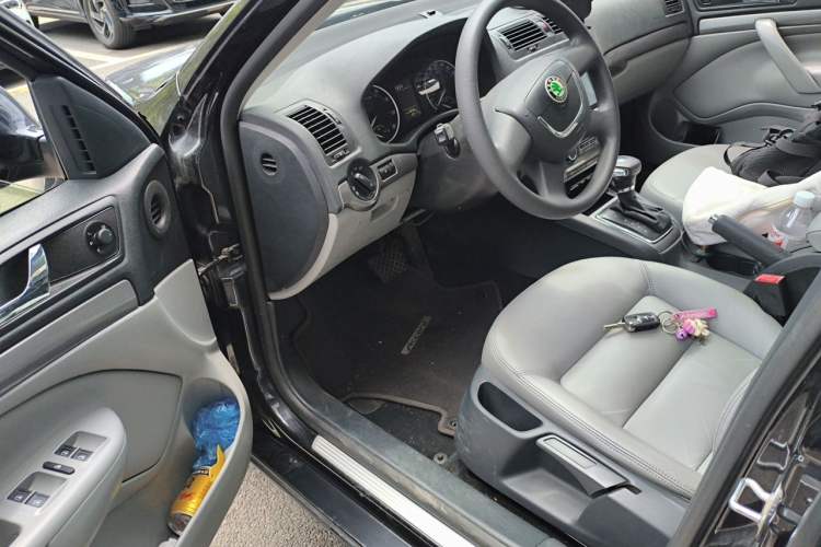 Used Skoda Octavia 2012 1.6L Automatic Yijie Edition Driver Seat