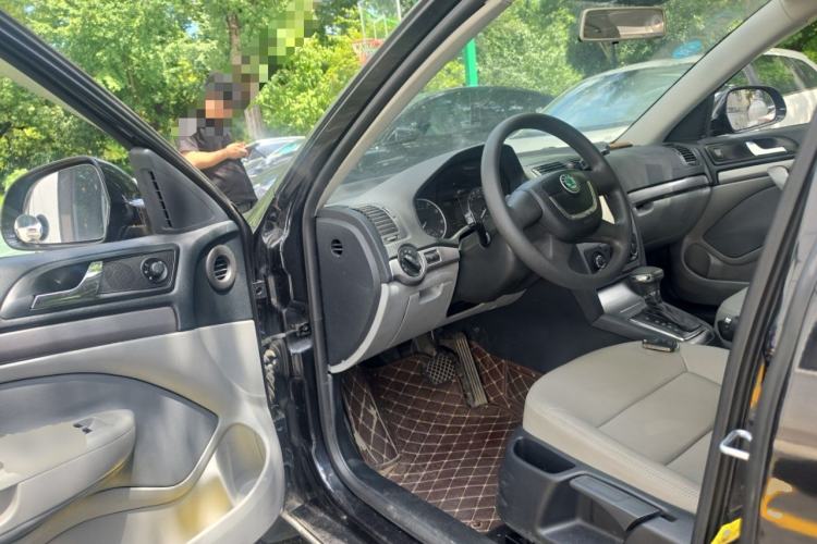 Used Skoda Octavia 2012 2.0L Automatic Yijie Version Driver Seat