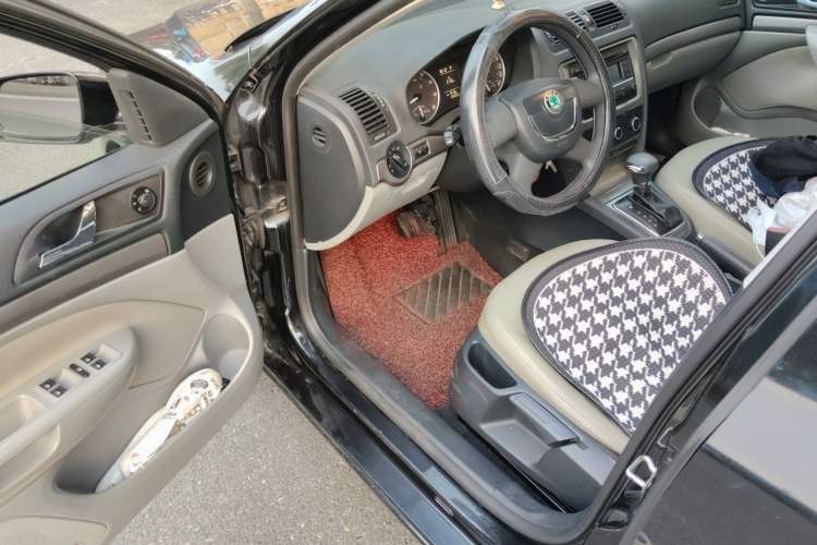 Used Skoda Octavia 2012 1.6L Automatic Yijie Edition Driver Seat