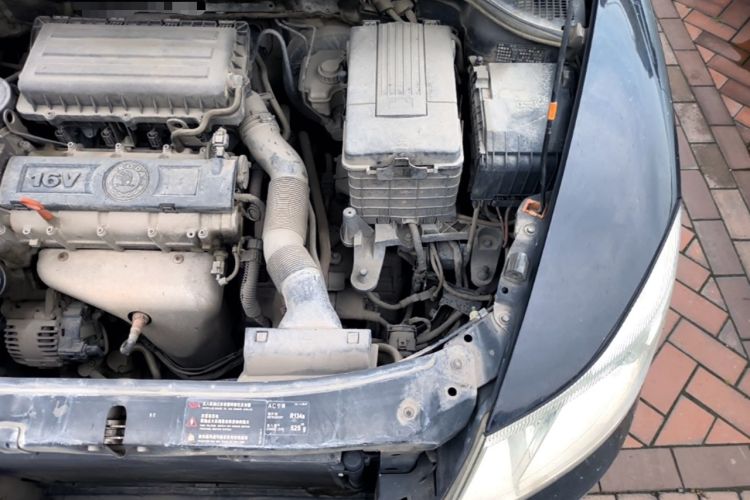 Used Skoda Octavia 2012 1.6L Automatic Yijun Edition Engine Bay Left