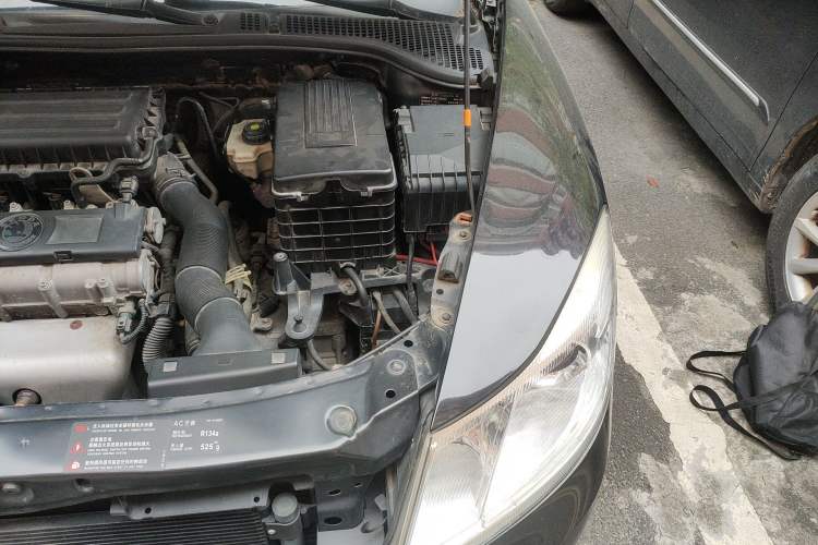 Used Skoda Octavia 2012 1.6L Automatic Yijie Edition Engine Bay Left