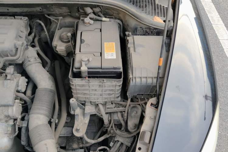 Used Skoda Octavia 2012 1.6L Automatic Yijie Edition Engine Bay Left