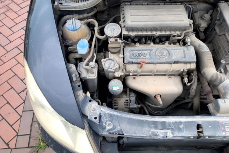 Used Skoda Octavia 2012 1.6L Automatic Yijun Edition Engine Bay Right