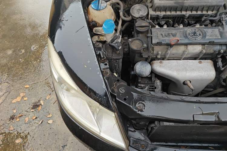 Used Skoda Octavia 2012 1.6L Automatic Yijie Edition Engine Bay Right