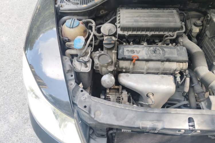 Used Skoda Octavia 2012 1.6L Automatic Yijie Edition Engine Bay Right