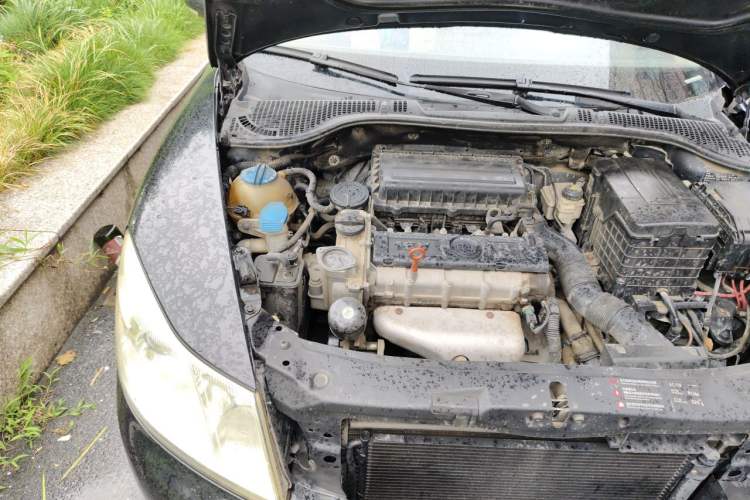 Used Skoda Octavia 2012 1.6L Automatic Yijie Edition Engine Bay Right