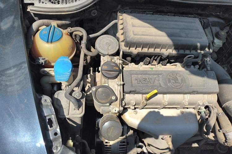 Used Skoda Octavia 2012 1.6L Automatic Yijie Edition Engine Bay Right