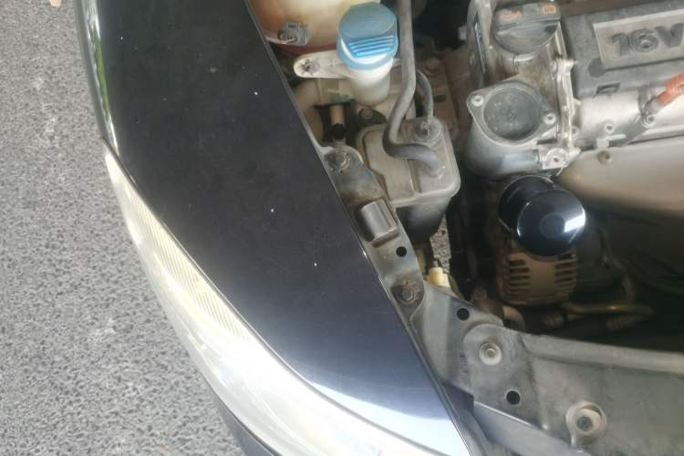 Used Skoda Octavia 2012 1.6L Automatic Yijie Edition Engine Bay Right