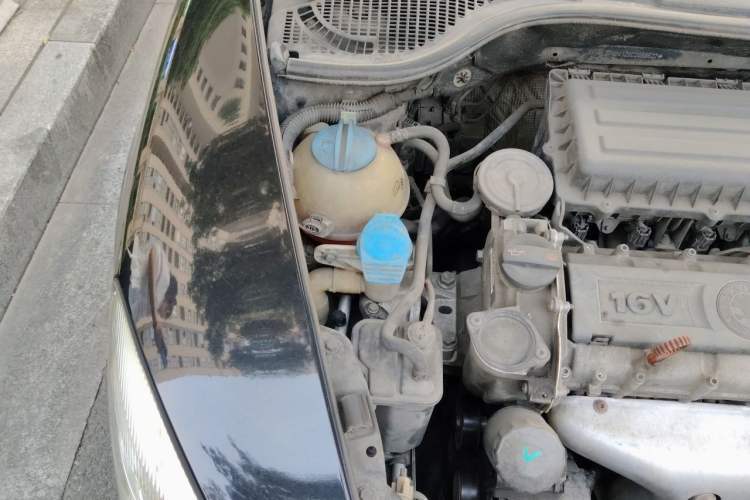 Used Skoda Octavia 2012 1.6L Automatic Yijie Edition Engine Bay Right
