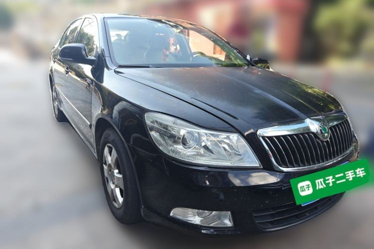 Used Skoda Octavia 2012 1.6L Manual Yijun Edition Front Right 45 Deg