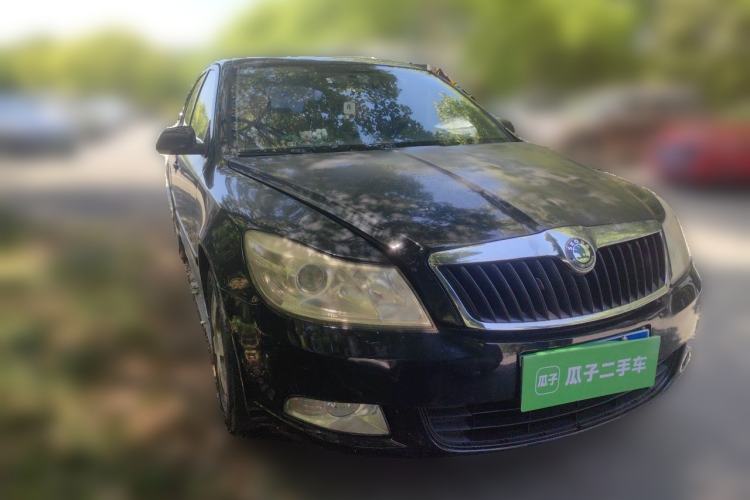 Used Skoda Octavia 2012 1.6L Manual Eado Edition Front Right 45 Deg