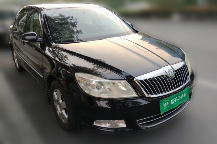 Used Skoda Octavia 2012 1.6L Automatic Yijie Edition Front Right 45 Deg