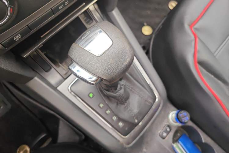 Used Skoda Octavia 2012 1.6L Automatic Yijie Edition Gear Lever
