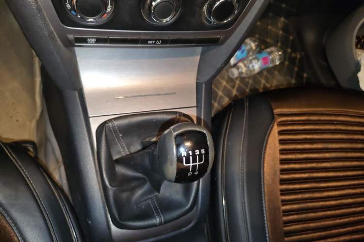 Used Skoda Octavia 2012 1.6L Manual Eado Edition Gear Lever