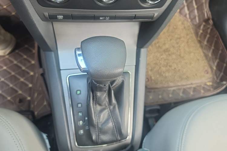 Used Skoda Octavia 2012 2.0L Automatic Yijie Version Gear Lever