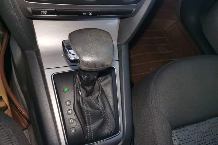 Used Skoda Octavia 2012 1.6L Automatic Yijie Edition Gear Lever