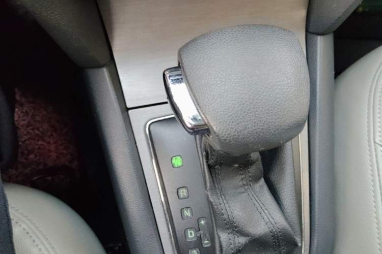 Used Skoda Octavia 2012 1.6L Automatic Yijie Edition Gear Lever