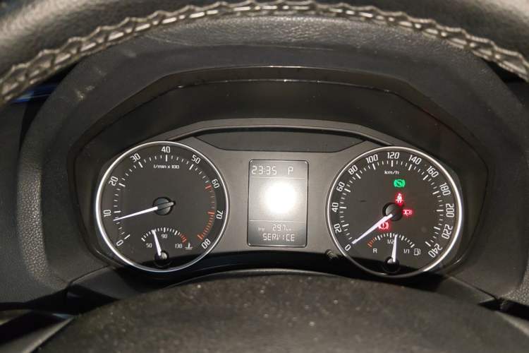 Used Skoda Octavia 2012 2.0L Automatic Yijie Version Instrument Cluster