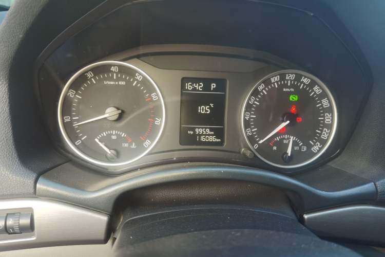 Used Skoda Octavia 2012 1.4TSI DSG Yijun Edition Odometer Close Up