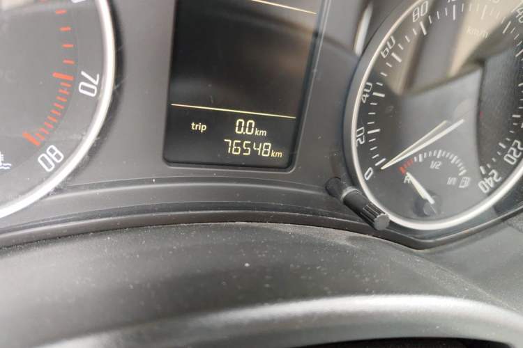 Used Skoda Octavia 2012 1.6L Automatic Yijie Edition Odometer Close Up