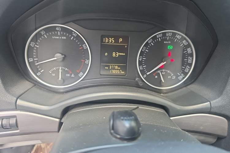 Used Skoda Octavia 2012 2.0L Automatic Yijie Version Odometer Close Up