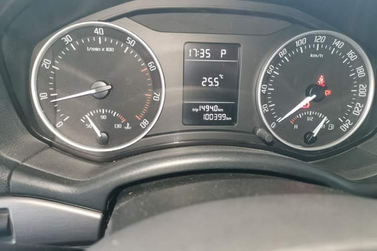 Used Skoda Octavia 2012 1.6L Automatic Yijie Edition Odometer Close Up