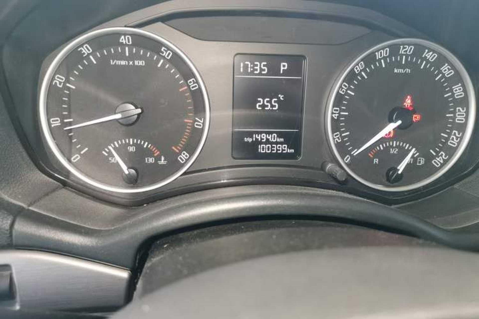 Used Skoda Octavia 2012 1.6L Automatic Yijie Edition Odometer Close Up