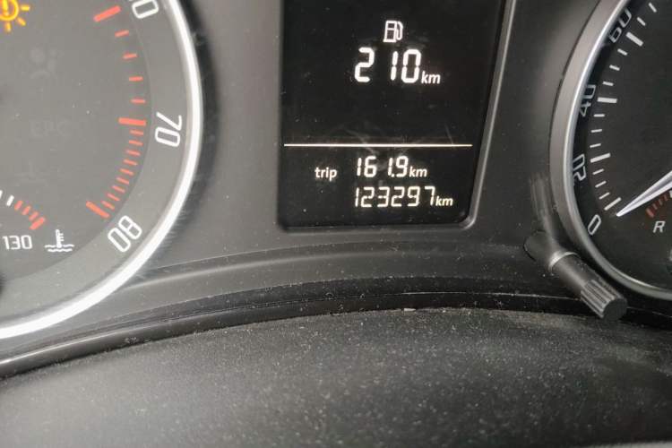 Used Skoda Octavia 2012 1.6L Automatic Yijie Edition Odometer Close Up