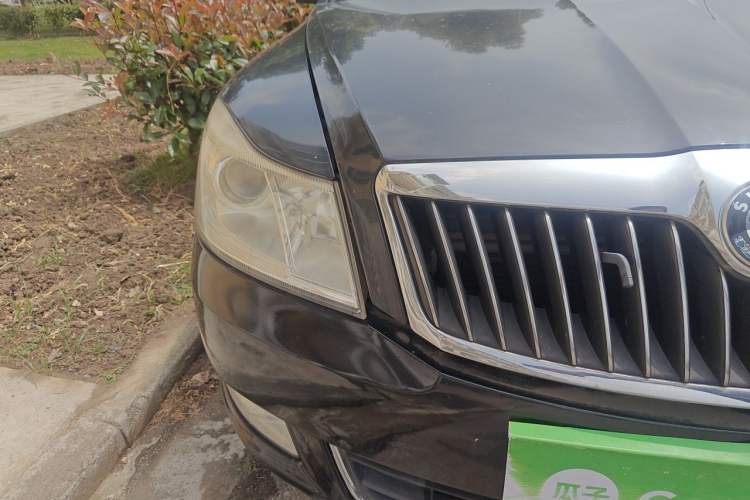 Used Skoda Octavia 2012 1.6L Manual Yijun Edition Right Front Headlight