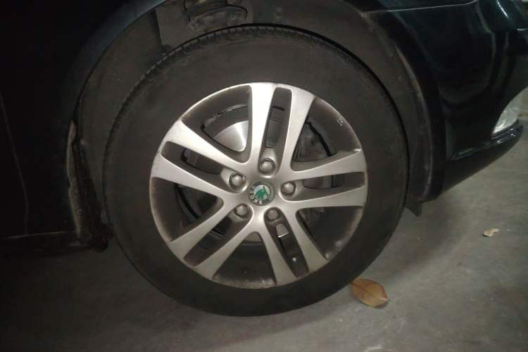Used Skoda Octavia 2012 1.4TSI DSG Yijun Edition Right Front Wheel Hub