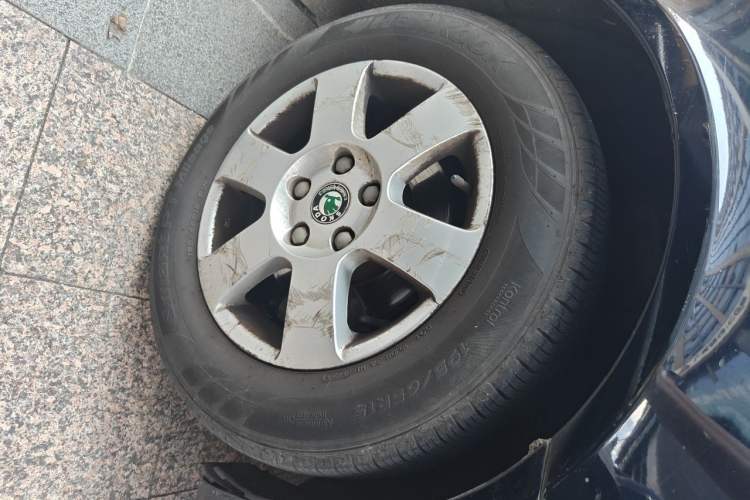 Used Skoda Octavia 2012 1.6L Manual Yijun Edition Right Front Wheel Hub