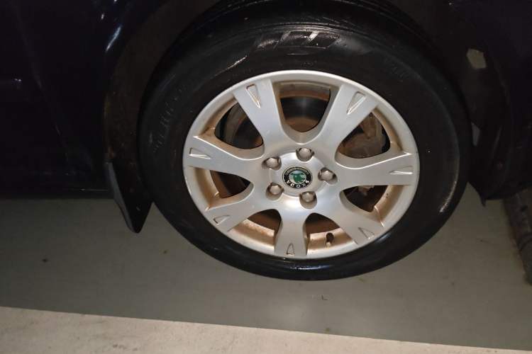 Used Skoda Octavia 2012 2.0L Automatic Yijie Version Right Front Wheel Hub